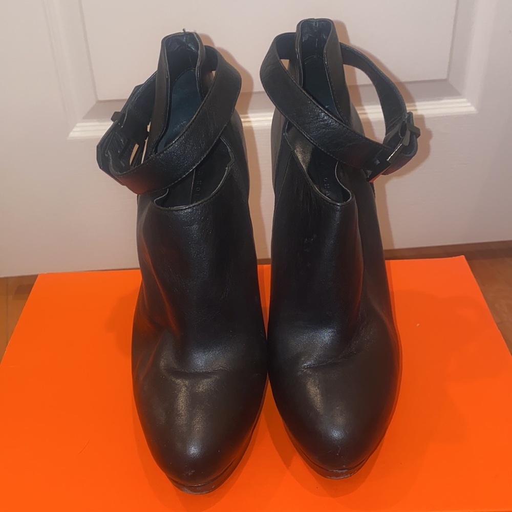 Pre-Loved. - image 2